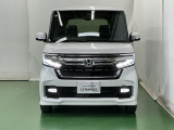 LEDヘッドライトを装備しています。LEDヘッドライトはとても明るく、雨の日や夜間走行も安全・安心です。オートライトコントロール付きで周囲の明るさに応じて自動で点灯・消灯します