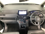 【前方視界】開放的な前方視界!運転がしやすく疲れにくいです♪窓が大きく、見通しがとっても良いおクルマですよ♪