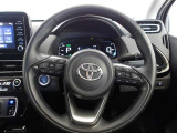 快適な操作性の運転席、ハンドルも綺麗に清掃済みです。もちろん安全を守るエアバッグも装備しているので安心してお乗りいただけます。
