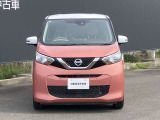 フロントガラスの上部には衝突軽減ブレーキの装置も付いており、より安全に運転を楽しんでいただくことができます。