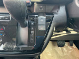 レバー操作だけでパーキングブレーキをコントロールできます。解除もワンタッチでOK!