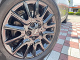 ●純正16インチアルミホイール:輸入車ならではの卓越した走りを支えるホイールと足回りです!日本車の走りに慣れている方にもぜひ体感して頂きたいほど、高いレベルでまとまっています