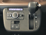 温度を設定すれば、自動で車内の温度管理をしてくれる優れものです♪ATミッションで運転楽々