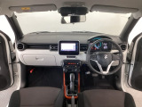 【前方視界】開放的な前方視界!運転がしやすく疲れにくいです♪窓が大きく、見通しがとっても良いおクルマですよ♪