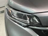 LEDヘッドライトは、点灯の瞬間から最大光量を発揮し、突然暗くなるトンネルなどでの安定感を高めます。