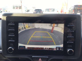バックガイドモニターで、後方を確認しながら安心して駐車することができます。運転初心者も熟練者も必須の機能ですよ!