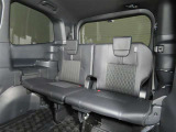 便利な5:5分割可倒式シートです。収納と乗車人数のバランスに優れています♪荷物の大きさに応じたラゲージスペースをフレキシブルに作り出せるので、シーンに応じた使い方ができます♪