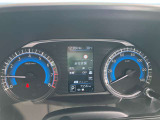 視認性の高いメーターで運転情報を的確に把握できます