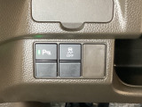 ハンドルの左下にHondaセンシング用の、VSA(ABS+TCS+横滑り抑制)解除スイッチなどがついています。