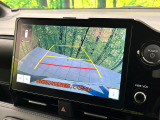 【バックカメラ】駐車時に後方がリアルタイム映像で確認できます。大型商業施設や立体駐車場での駐車時や、夜間のバック時に大活躍!運転スキルに関わらず、今や必須となった装備のひとつです!