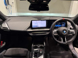 ☆センターパネルを運転席側に僅かに傾けたBMW独特のインパネ☆【駆け抜ける歓び】はここからもスタートしております☆