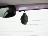 この車にはリアにもドライブレコーダーを装備しております◆映像・音声などを記録する自動車用の装置です。 もしもの事故の際の記録はもちろん、旅行の際の思い出としてドライブの映像を楽しむことができます。
