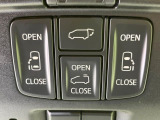 【両側スライドドア】駐車場で隣の車との間隔が狭く乗りにくい時、スライドドアなら安心!ドアオープン時も幅を取らず、開口部が広いので乗り降りがとっても簡単です。大きな荷物の出し入れも後席から可能♪