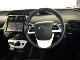 運転席まわりです。 各操作スイッチは使いやすい位置に配置されてます。