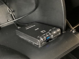グローブBOX内のカードの取り出しもしやすい場所にETC(社外品)がついています。高速道路の料金所の通過もラクラクです!。