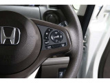 Hondaセンシングの機能のひとつ、アダプティブクルーズコントロール付!アクセルから足を離しても設定したスピードと前車との車間を保ち走行してくれます!車線維持もアシスト☆高速道路で疲労軽減ですね☆