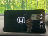 【大画面ナビ】人気の大型9インチナビを装備。存在感のある大画面はインパクト大!ナビ利用時のマップ表示は見やすく、テレビやDVDは臨場感がアップ!いつものドライブがグッと楽しくなります♪