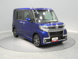 【斜め前方】 どの角度から見ても凛とした佇まい。洗車と清掃を丁寧に行い、光沢のあるボディに仕上げました。新しい景色を見に行きたくなる、期待感に溢れる外観です。