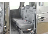 中古車をキレイで気持ちよくお乗りいただけるよう、エンジンルームからシートを外した洗浄まで、目に見えない部分も徹底的に洗浄しています!