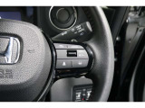 Hondaセンシングの機能のひとつ、アダプティブクルーズコントロール付!アクセルから足を離しても設定したスピードと前車との車間を保ち走行してくれます!車線維持もアシスト☆高速道路で疲労軽減ですね☆