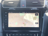 スマートフォン用アプリ[Apple CarPlay][Android Auto]対応の純正ナビ Discover Pro を装備、ラジオ、Bluetoothハンズフリー通話にも対応。