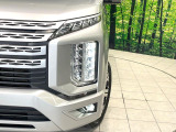 【LEDヘッドライト】悪天候や夜間走行時も良好な視界を確保し安心して運転できる高輝度LEDヘッドライトを装備!点灯速度が早く、消費電力も抑えられています。