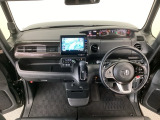 【前方視界】開放的な前方視界!運転がしやすく疲れにくいです♪窓が大きく、見通しがとっても良いおクルマですよ♪
