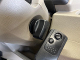 【Hondaスマートキー】カバンやポケットに入れたままでもドアの施錠・解錠が可能なスマートキーを装備。エンジンのオン・オフ時もカギを取り出す必要が無いからとっても便利です♪