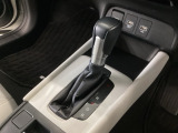 オートマチックシフトレバーは、手になじみ操作しやすい形状で安全運転にもつながります♪