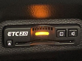 【ETC2.0(DSRC)】ETCカードを挿入すれば料金所はノンストップで通過できます。ETC限定の割引や、高速道路の情報提供サービスを利用できます。