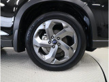 タイヤサイズは225/55R18です。