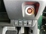 駐車や出庫時に障害物が接近するとお知らせしてくれるパーキングセンサーシステムつき。
