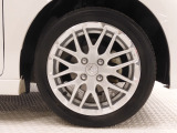 アルミホイール装着車です!これで足元まわりもおしゃれにきまります!