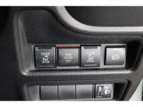 スライドドアの開閉は、ドアハンドルはもちろん運転席からのスイッチ操作でも可能です。お子様の送迎時の乗り降りも一段と楽になります。