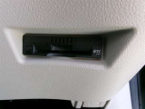 ETC車載器を装備しています。高速道路の料金所もストレスなく通行できます。すっきりとしたビルトインタイプですよ。