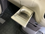 収納タイプのドリンクホルダーは不要な時はしまっておけます