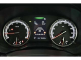 マルチインフォメーションディスプレイ付きのメーターです!エコ運転へ導く多彩な情報を表示してくれます。