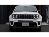 JEEPと言えば7スロットグリルです、7本のグリルはジープの証です。