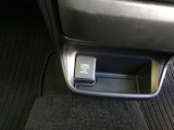 スマホや車載アクセサリーの電源確保に便利なアクセサリーソケットを装備。