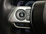 ステアリングには運転中でも簡単に操作できる各種スイッチついてます