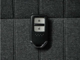 ◆スマートキー◆カギをバッグやポケットに入れたままでもドアロックの開閉ができる『スマートキー』!雨天や暗くなってもカギを取り出す必要がなくドアの開錠&エンジンも始動できます