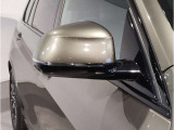【BMWミラー】視認性の高いスタイリッシュなミラー。自動防眩機能も付いており夜間のドライビングをサポートします。