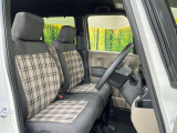 運転席シート廻りは使用感も少なく、良好な状態となっています。前オーナー様が丁寧に使っていたことがよくわかりますね。