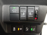 【両側パワースライドドア】両側が電動スライドドアになっております。狭い駐車場でのお子様の乗り降りの時などに安心です!