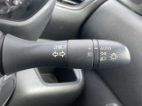 インテリジェントオートライトシステム。ハイビームアシストは前方用察知カメラで、対向車のライト、道路周辺の明るさを察知。手動で切り替えるわずらしさを軽減します。
