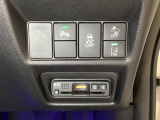 Hondaセンシング用の、VSA(ABS+TCS+横滑り抑制)解除と路外逸脱抑制機能などのオンオフスイッチはハンドルの右側に装備。その下にETCがついています。高速道路の料金所の通過も楽々です。