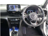 高いホールド性で運転姿勢が安定します。長距離ドライブでも疲れにくいのが魅力です。快適なドライビングライフをお送りください♪