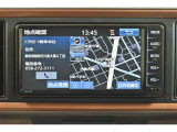 純正ナビを装備。タッチパネル式で使いやすく、お出かけもラクラクです。