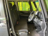 運転席シート廻りは使用感も少なく、良好な状態となっています。丁寧に使われていたことがよくわかりますね。