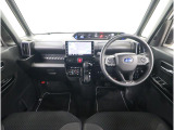 視界の良さが魅力の運転しやすいコックピット。シンプルで操作性に優れたインパネデザインと、SUBARUならではの安全性能への徹底したこだわりが光る視界設計です。